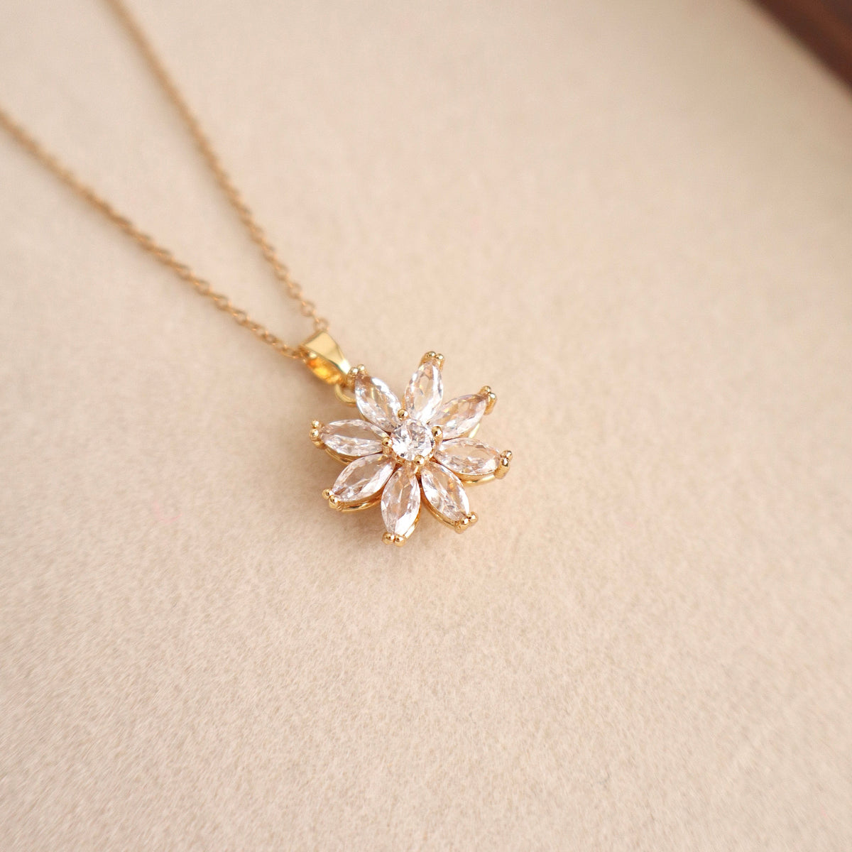 Nelia Necklace