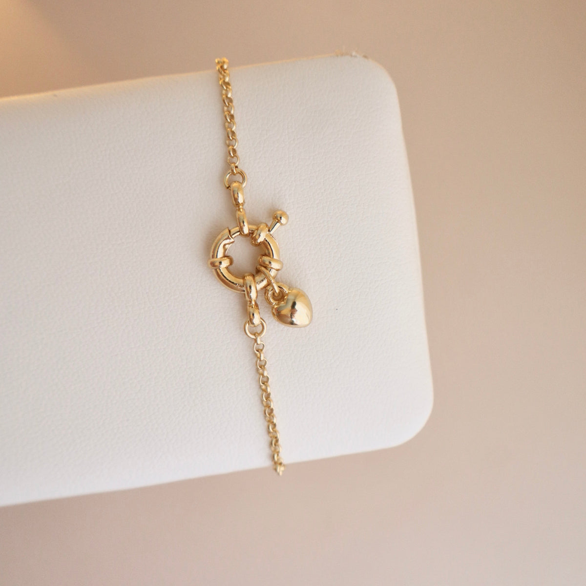Minimal heart Bracelet
