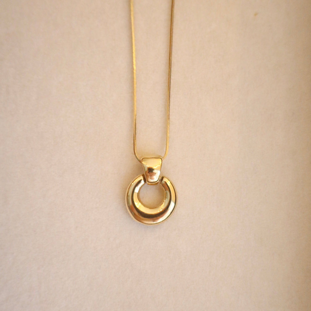Essential Circle Necklace