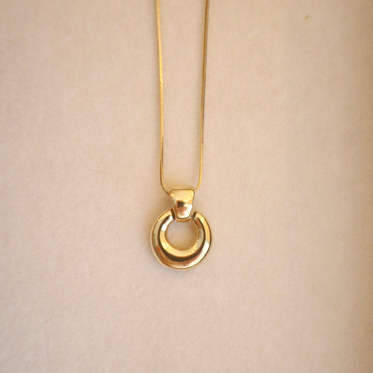 Essential Circle Necklace