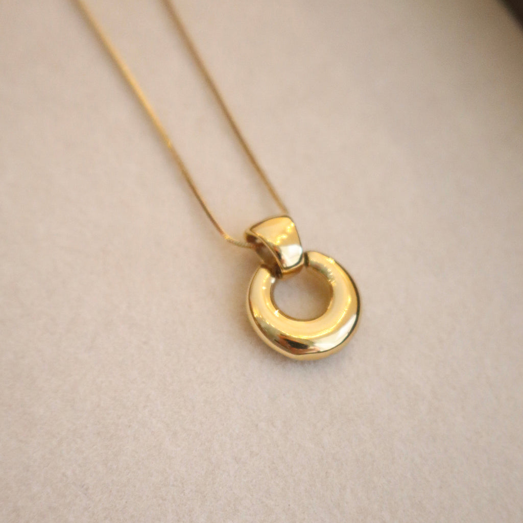 Essential Circle Necklace