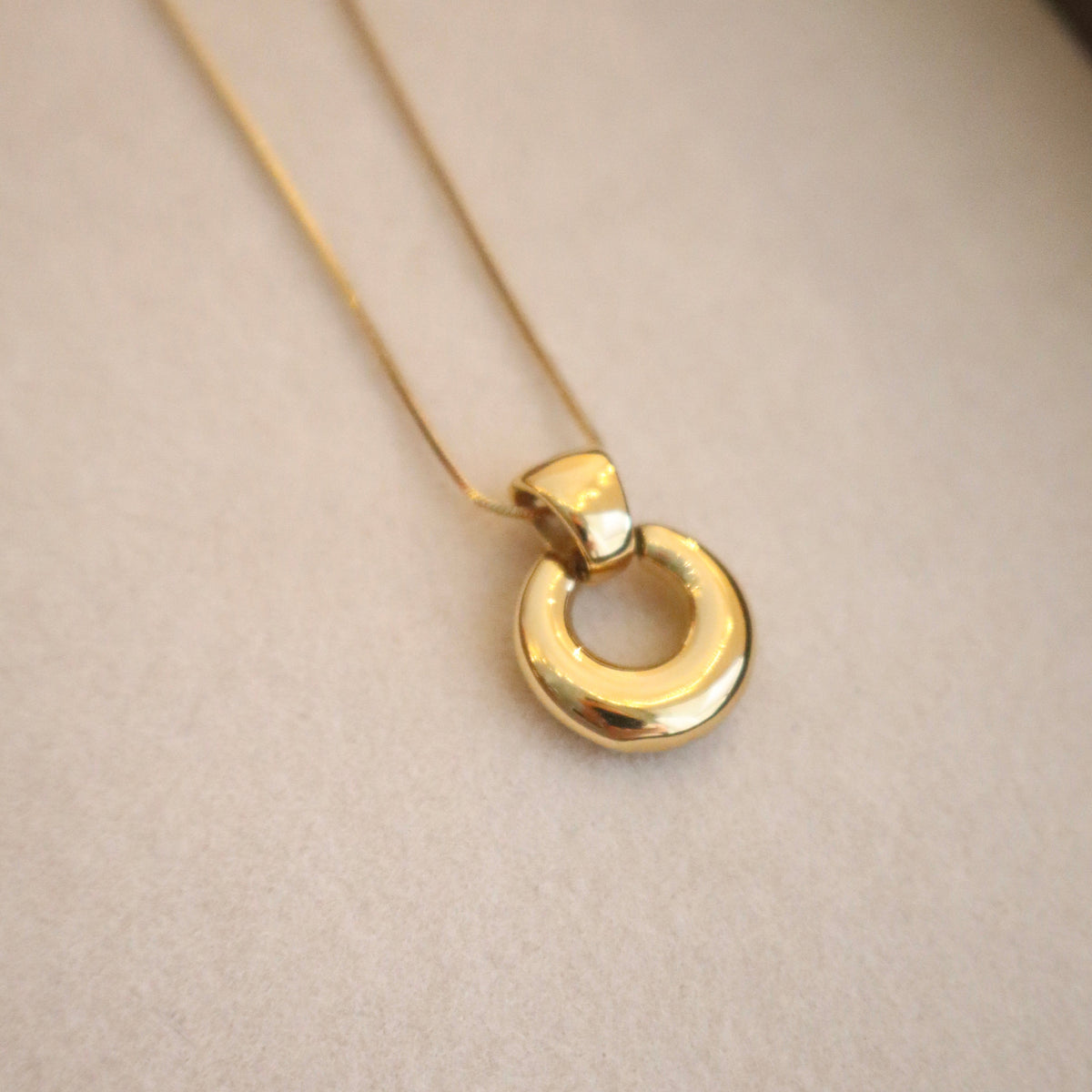 Essential Circle Necklace