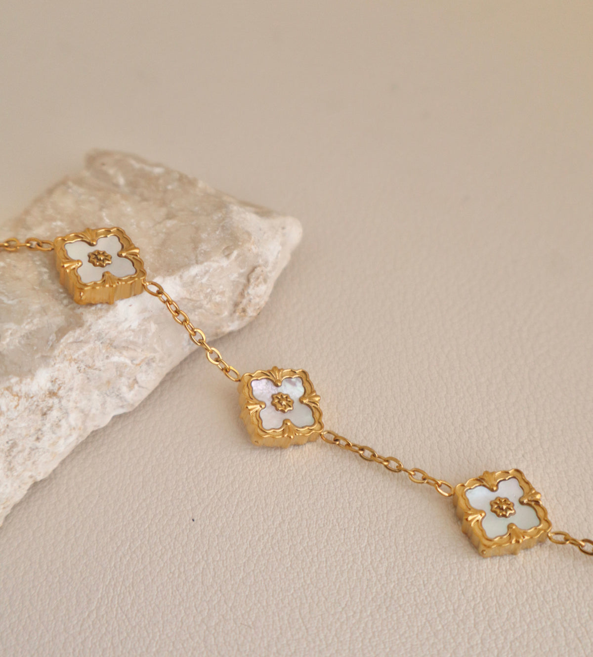 Pulsera de trébol Nacarada