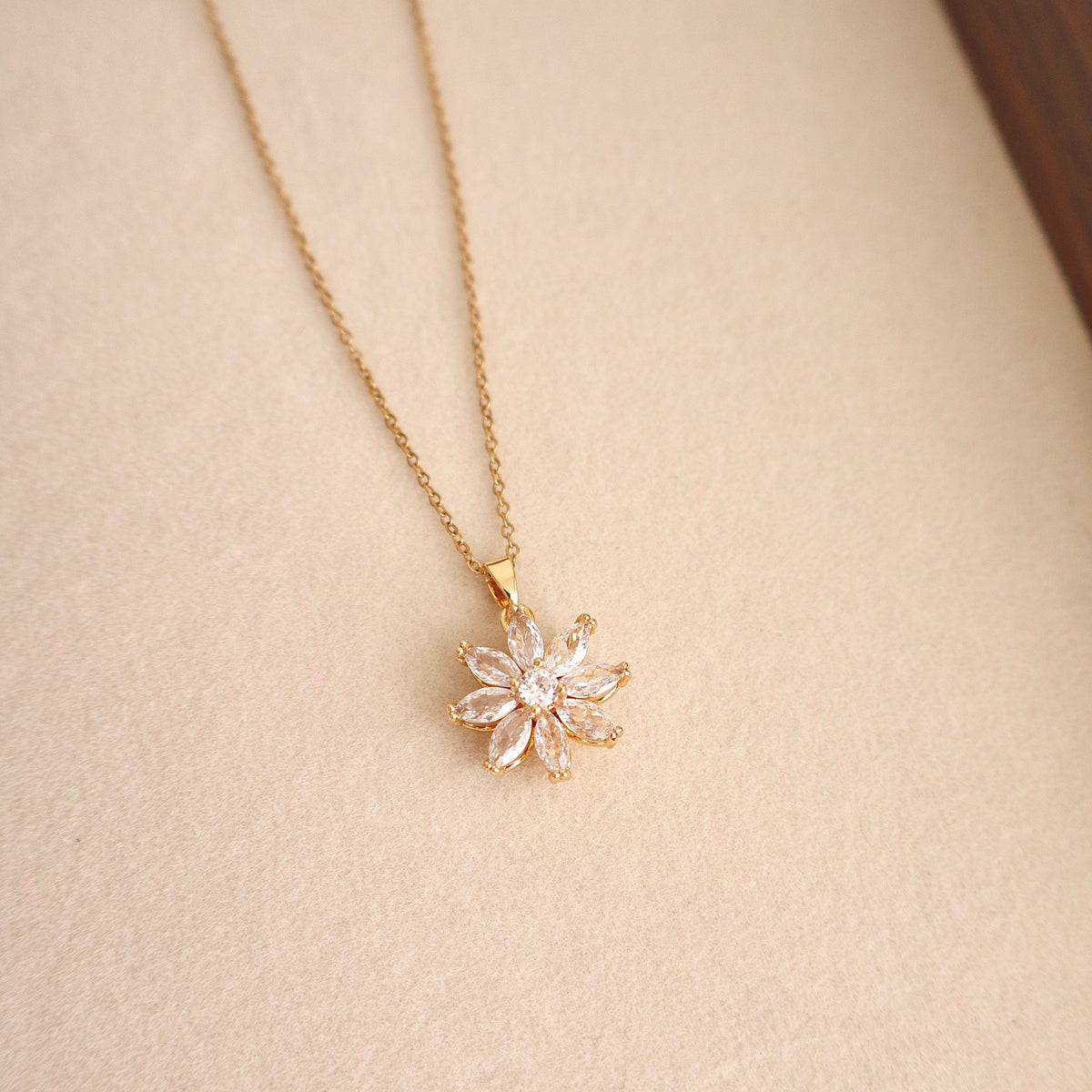 Nelia Necklace