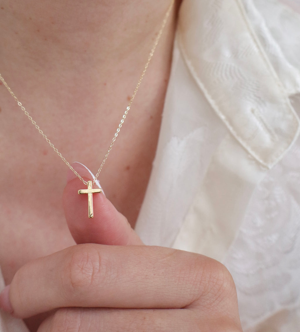 Minimal cross Necklace